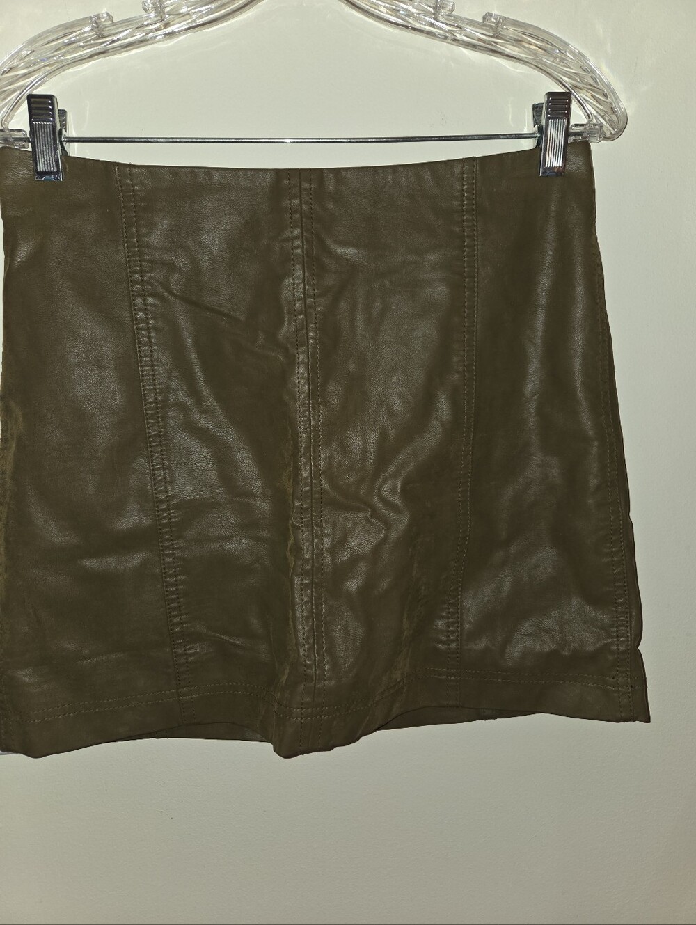 FREE PEOPLE Women Size 6 Modern Femme Faux Vegan Leather Mini Skirt in Olive